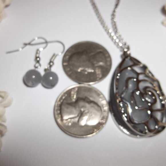 Gray and Silver Earring and Long Necklace Jewelry Coordinating Set Lot Pair A536 - Picture 5 of 8